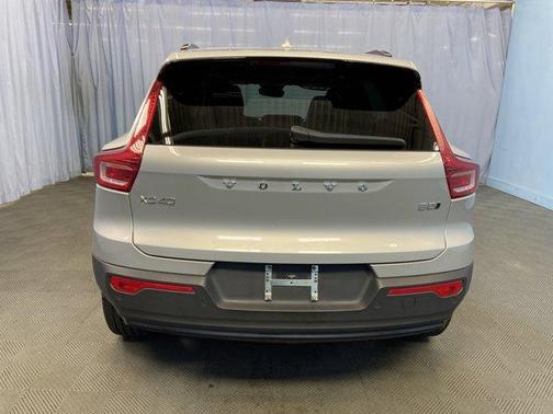 2023 Volvo XC40 B5 Plus Dark Theme