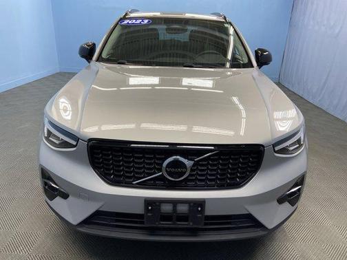 2023 Volvo XC40 B5 Plus Dark Theme
