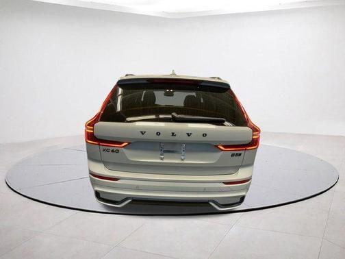 2026 Volvo XC60 B5 Ultra Black Edition
