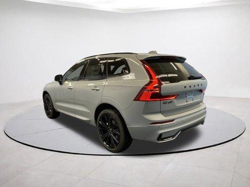 2026 Volvo XC60 B5 Ultra Black Edition