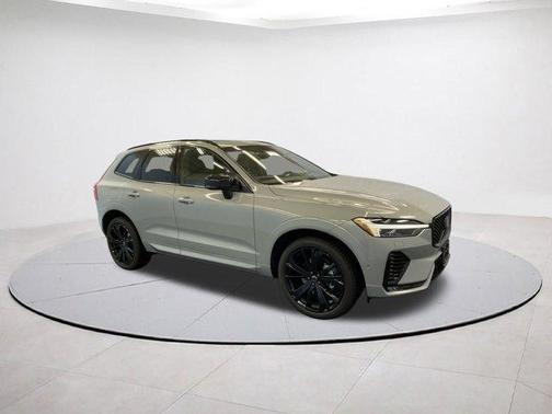 2026 Volvo XC60 B5 Ultra Black Edition