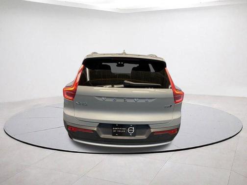 2025 Volvo XC40 B5 Core Bright Theme