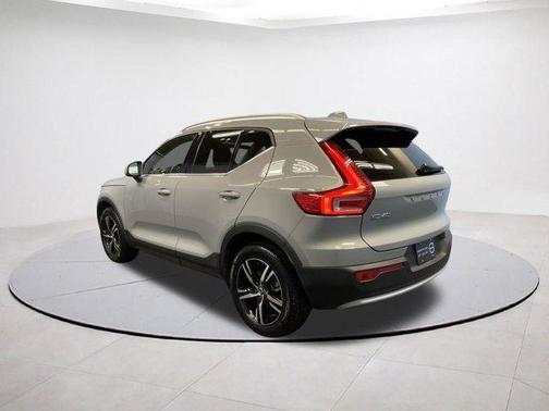 2025 Volvo XC40 B5 Core Bright Theme