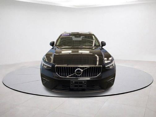 2025 Volvo XC40 B5 Plus Bright Theme