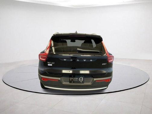 2025 Volvo XC40 B5 Plus Bright Theme