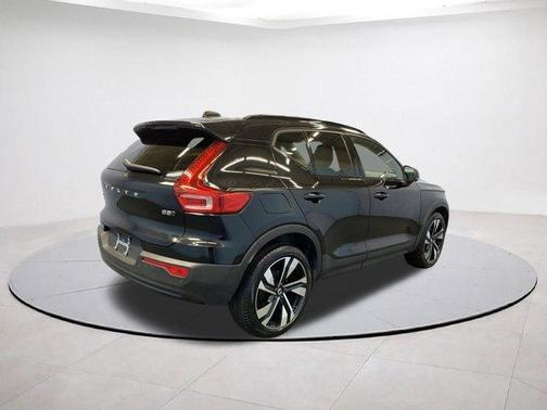 2025 Volvo XC40 B5 Plus Dark Theme