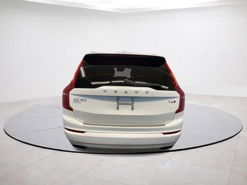 2021 Volvo XC90 T6 Momentum 7 Passenger