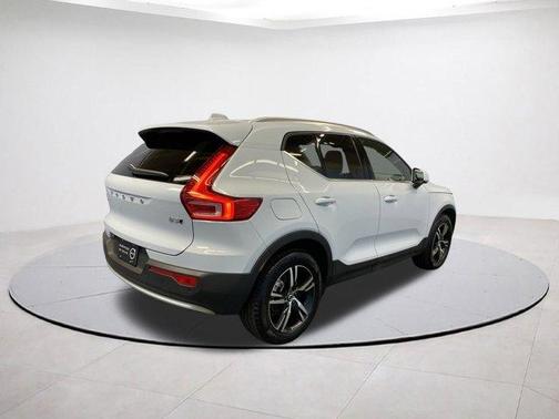 2025 Volvo XC40 B5 Core Bright Theme