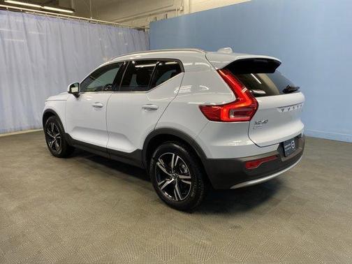 2025 Volvo XC40 B5 Core Bright Theme