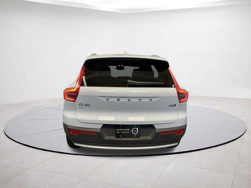 Cloud 9 White 2025 Volvo XC40 B5 Core Bright Theme