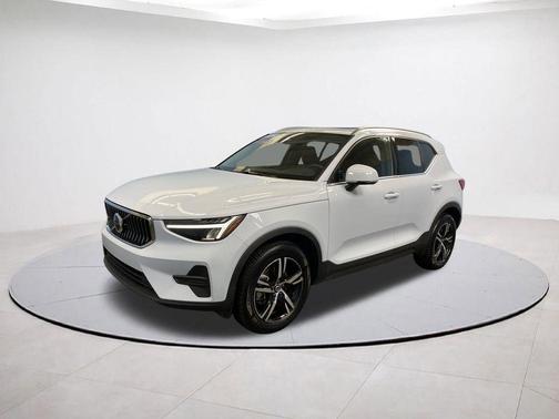 Cloud 9 White 2025 Volvo XC40 B5 Core Bright Theme