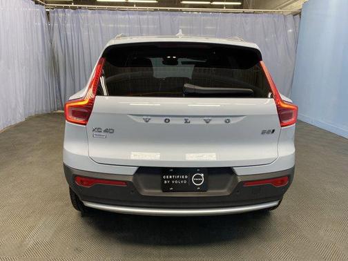 2025 Volvo XC40 B5 Core Bright Theme