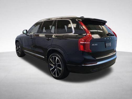 Onyx Black Metallic 2024 Volvo XC90 B6 Plus Bright Theme 7-Seater