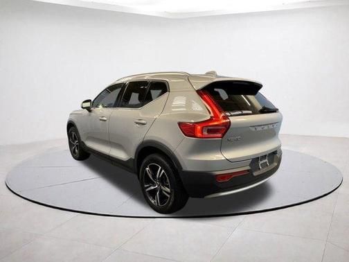 2023 Volvo XC40 B5 Plus Bright Theme