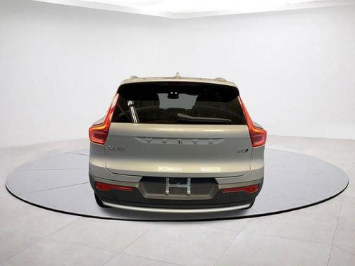 2023 Volvo XC40 B5 Plus Bright Theme