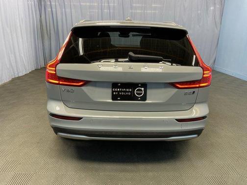 2025 Volvo V60 Cross Country B5 Plus