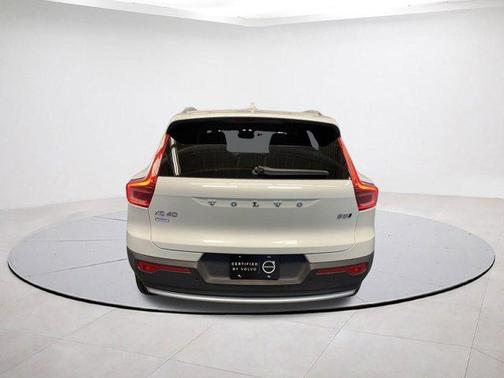 2025 Volvo XC40 B5 Core Bright Theme