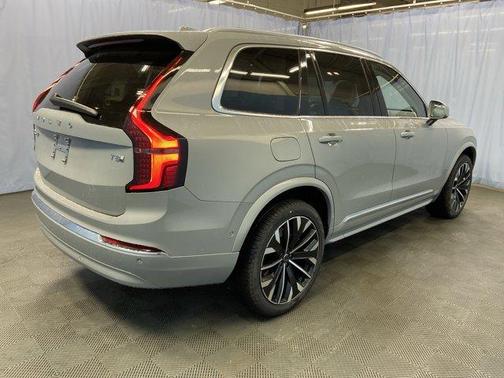 2025 Volvo XC90 Plug-In Hybrid T8 Ultra 7-Seater
