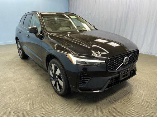 2025 Volvo XC60 Plug-In Hybrid T8 Plus