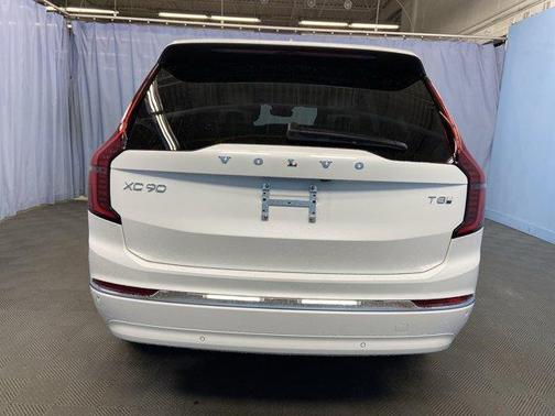 2025 Volvo XC90 Plug-In Hybrid T8 Core 7-Seater