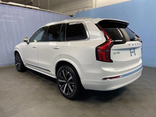 2025 Volvo XC90 Plug-In Hybrid T8 Core 7-Seater