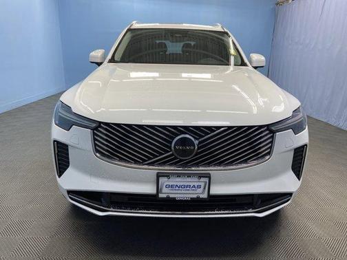 2025 Volvo XC90 Plug-In Hybrid T8 Core 7-Seater