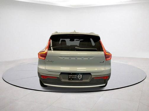 2025 Volvo XC40 B5 Plus Bright Theme