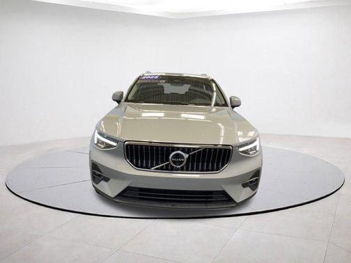 2025 Volvo XC40 B5 Plus Bright Theme