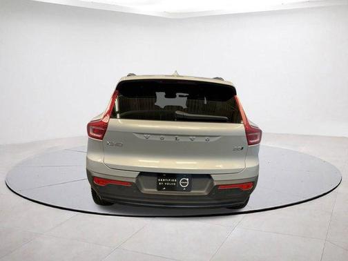 2025 Volvo XC40 B5 Plus Dark Theme