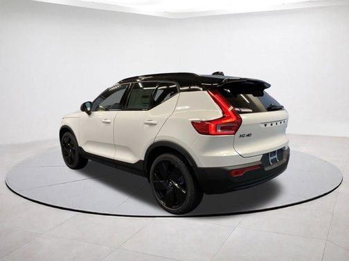 2026 Volvo XC40 B5 Ultra Black Edition