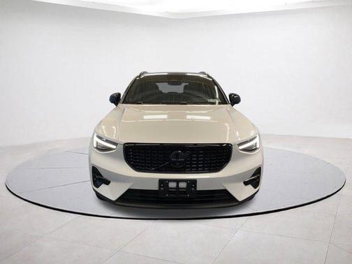 2026 Volvo XC40 B5 Ultra Black Edition