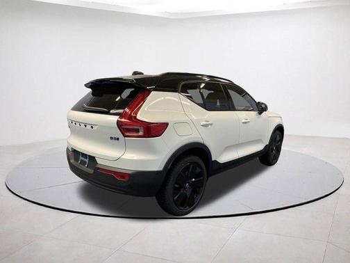 2026 Volvo XC40 B5 Ultra Black Edition