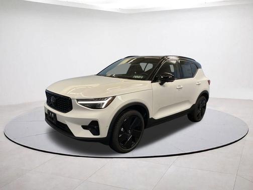 Crystal White 2026 Volvo XC40 B5 Ultra Black Edition