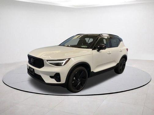2026 Volvo XC40 B5 Ultra Black Edition