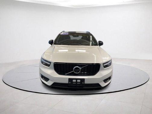2022 Volvo XC40 T5 R-Design