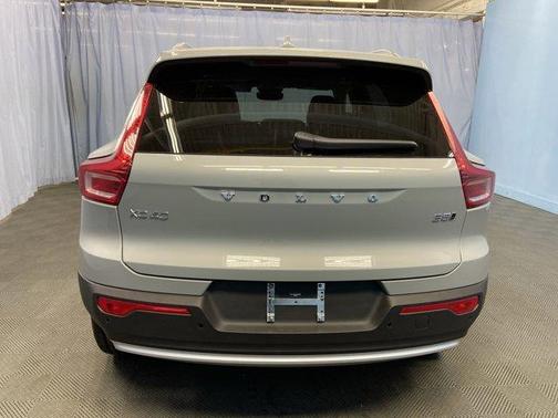 2025 Volvo XC40 B5 Plus Bright Theme