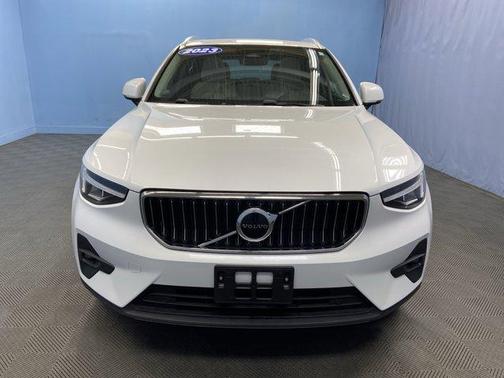 2023 Volvo XC40 B5 Plus Bright Theme