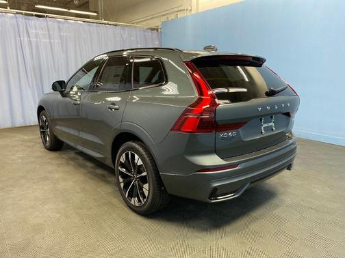 Forest Green 2026 Volvo XC60 B5 Plus