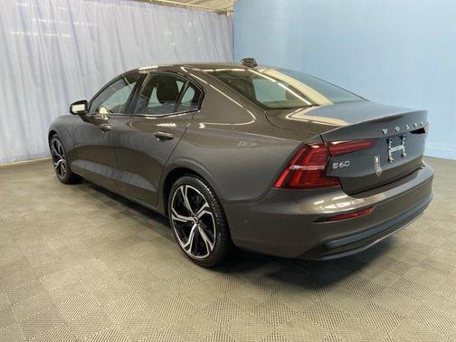 2024 Volvo S60 B5 Ultimate Dark Theme