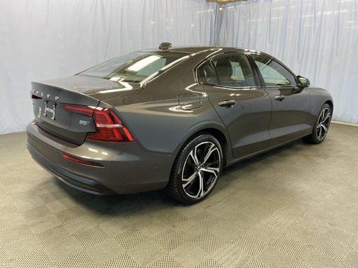 2024 Volvo S60 B5 Ultimate Dark Theme