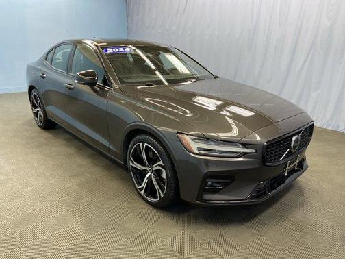 2024 Volvo S60 B5 Ultimate Dark Theme