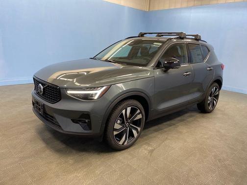Forest Green 2026 Volvo XC40 B5 Ultra
