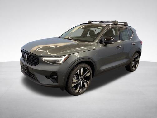 Forest Green 2026 Volvo XC40 B5 Ultra