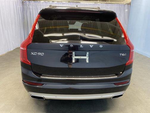2021 Volvo XC90 T6 Momentum 7 Passenger