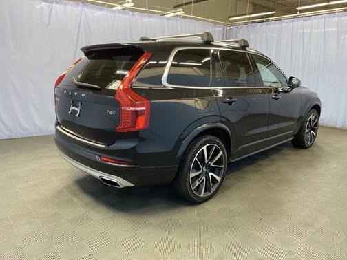 2021 Volvo XC90 T6 Momentum 7 Passenger