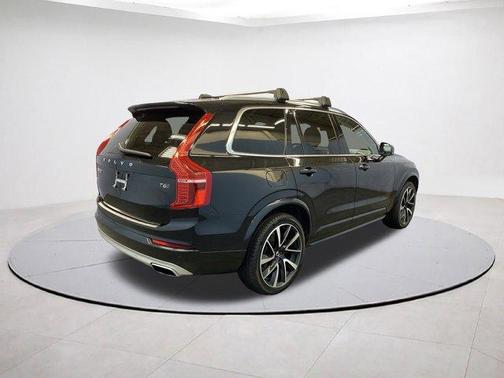 2021 Volvo XC90 T6 Momentum 7 Passenger
