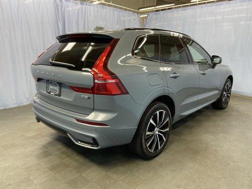 2024 Volvo XC60 B5 Plus Dark Theme