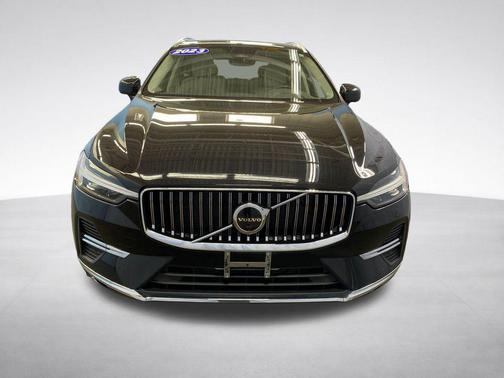 Onyx Black Metallic 2023 Volvo XC60 B5 Plus Bright Theme