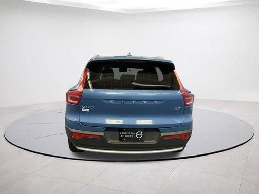 2025 Volvo XC40 B5 Plus Bright Theme