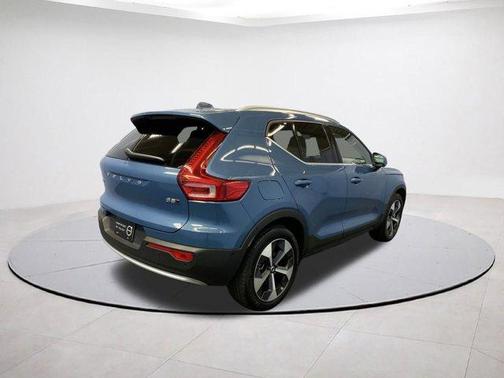 2025 Volvo XC40 B5 Plus Bright Theme
